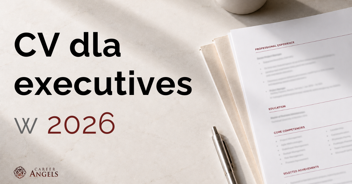 Grafika z napisem „CV dla executives w 2026” obok elegancko ułożonych dokumentów CV i długopisu na jasnym tle, z logo Career Angels.